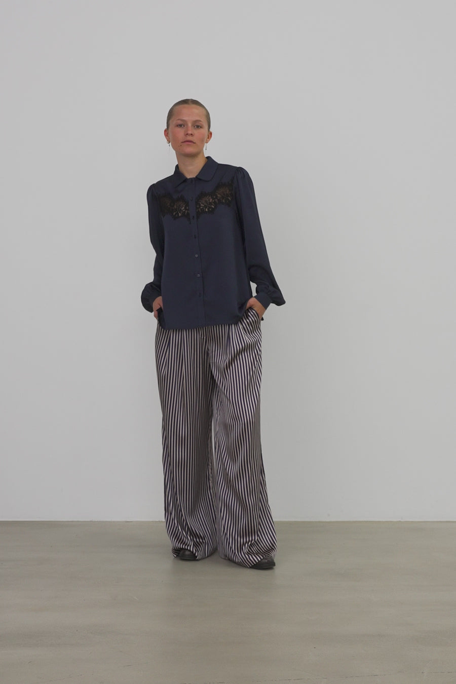 Stella Nova Delicate Lace Shirt Shirt 401 Ultra Navy