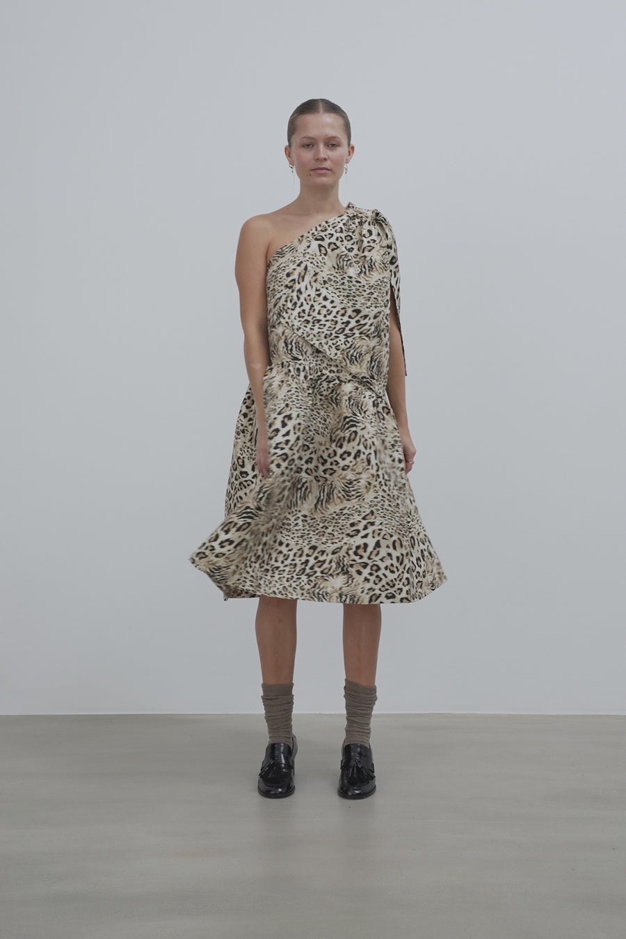 Stella Nova Crisp One-Shoulder Midi Dress with Bow Dress 081 Leopard