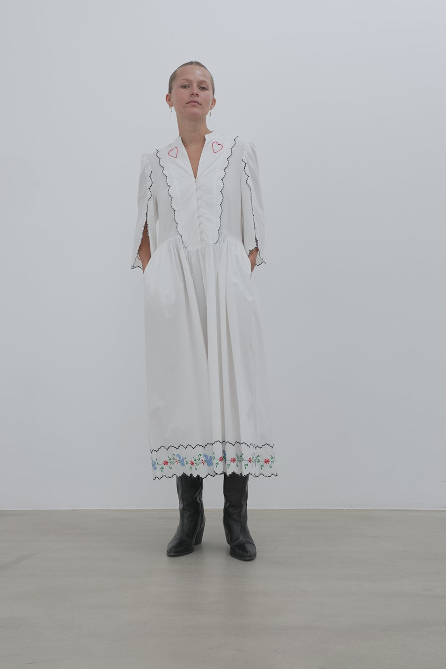 Stella Nova Coloured Embroidered Loose Dress Dress 010 Off white